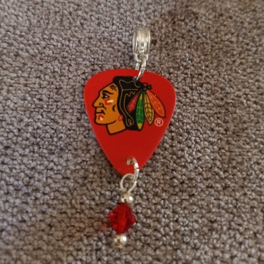 CHICAGO BLACK HAWKS GUITAR PICK NECKLACE